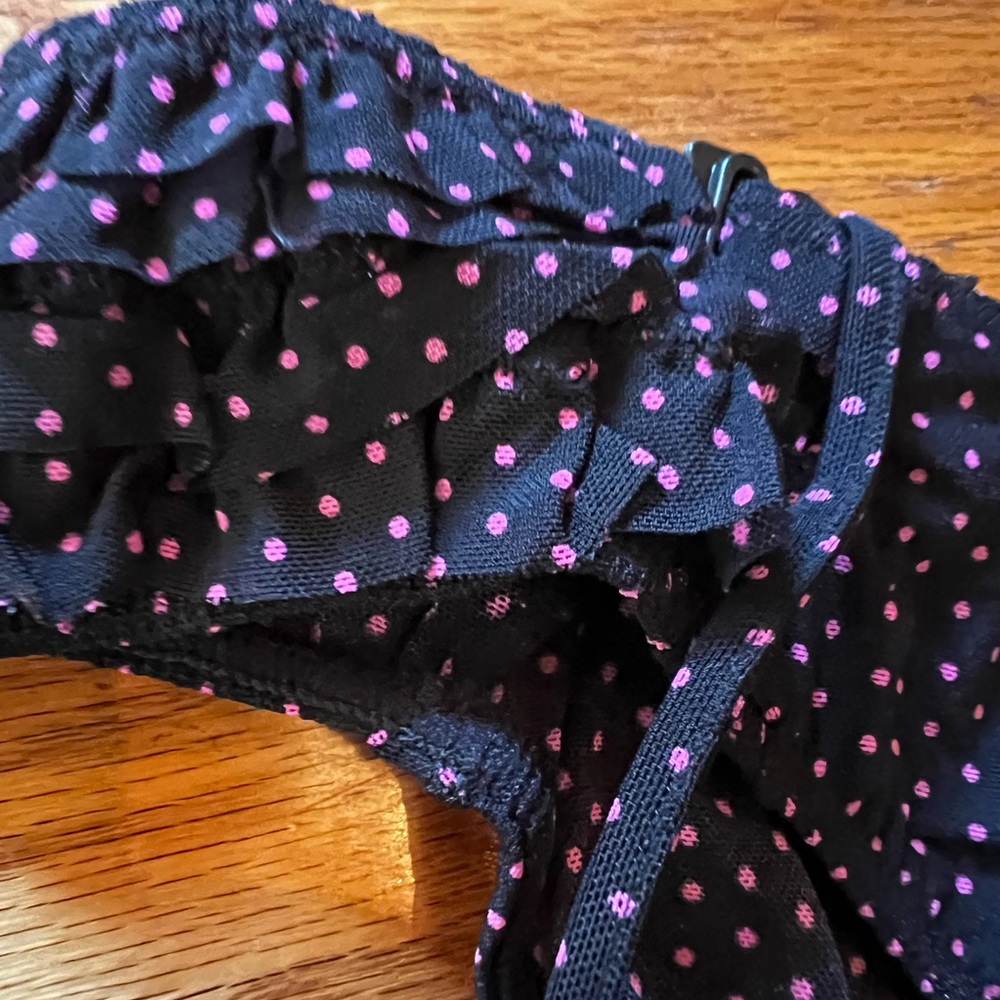 Cute sexy comfy jr cami/panty set!  
Pick 1 
Pink - SM, Med, LG,  Xl
Black- LG - Picture 4 of 9